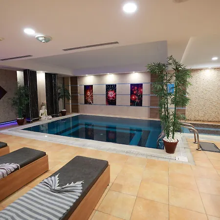 Nova Plaza Orion 4*